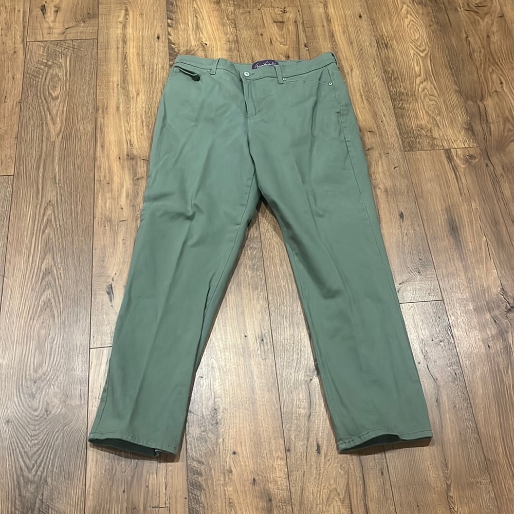 Gloria Vanderbilt - Green ‼️Brand New‼️